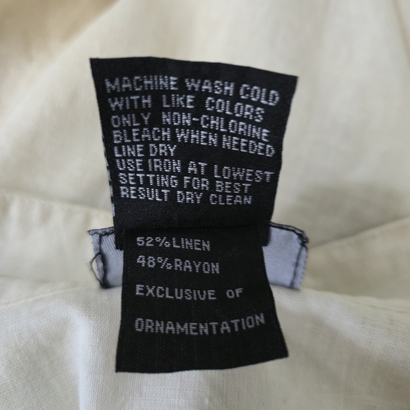 🌼3 for $15🦋 RQT Linen Blend Silver Floral Embroidery Split Neck Top Medium - Picture 10 of 10